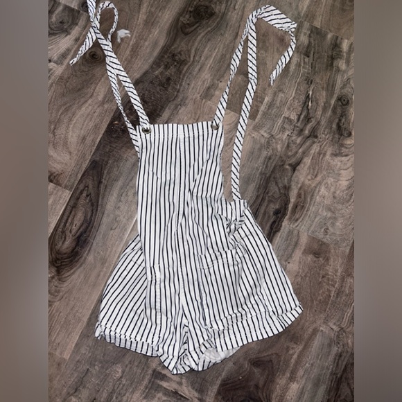 Stripped, shorts overalls - Picture 1 of 9